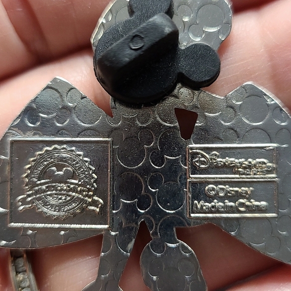 MINNIE MOUSE red Bow 🎀 Pin Disney Paris Brooch Black White Red Lapel Tie Tack - Picture 4 of 11